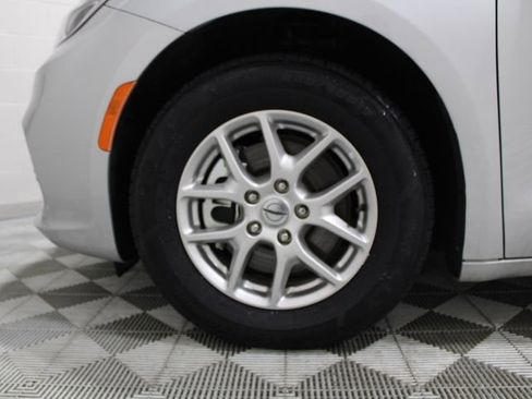 Used 2024 Chrysler Pacifica Touring-L image 48