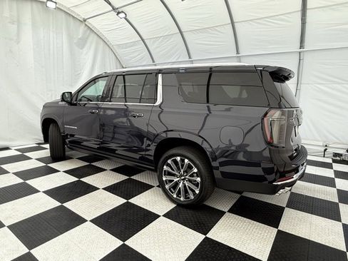 New 2025 Chevrolet Suburban High Country image 2