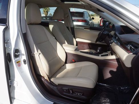 Used 2016 Lexus ES 350 w/ Premium Package w/Wood Trim FWD image 20