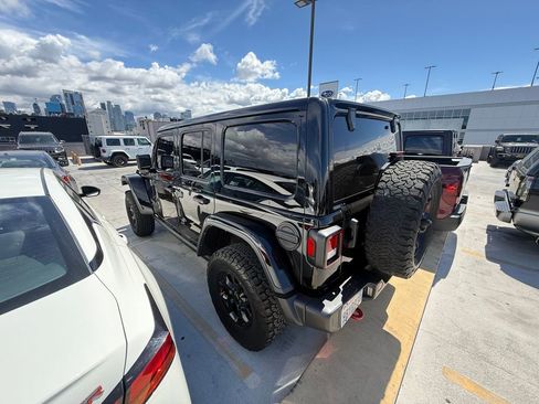 Used 2022 Jeep Wrangler Unlimited Rubicon AWD/4WD image 4