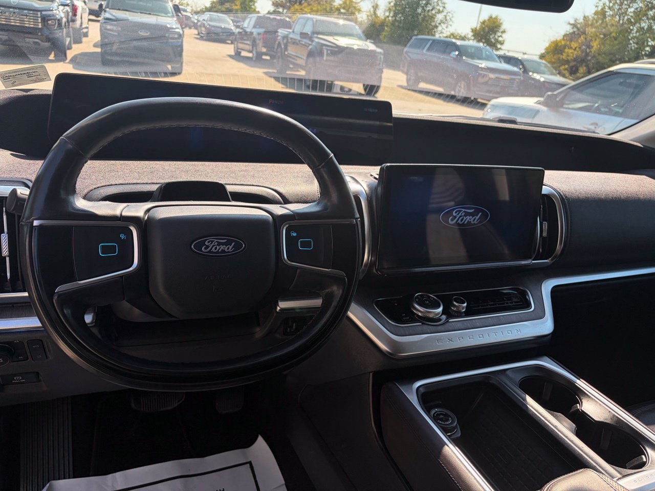 Used 2025 Ford Expedition Max Platinum w/ Platinum Ultimate Package AWD/4WD image 7