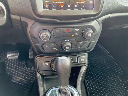 Used 2023 Jeep Renegade Latitude AWD/4WD image 22