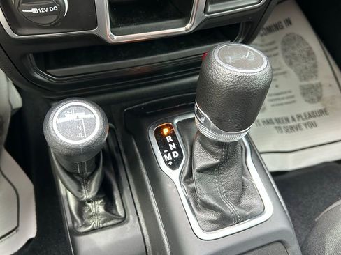 Used 2022 Jeep Wrangler Unlimited Sport image 26