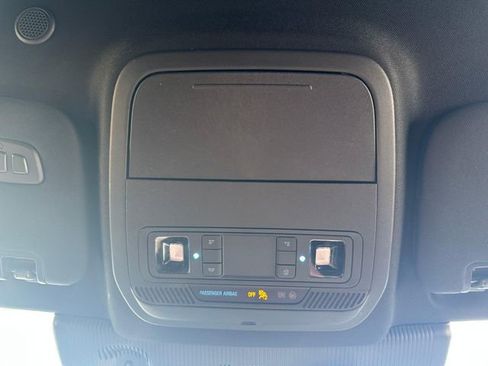 Used 2025 Ford Explorer ST-Line w/ ST-Line Street Pack image 23