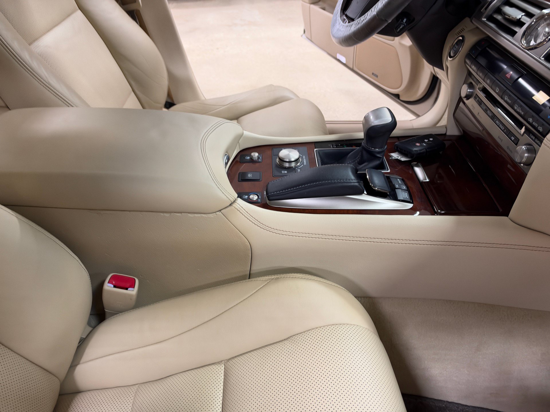 Used 2014 Lexus LS 460 w/ Comfort Package RWD image 28