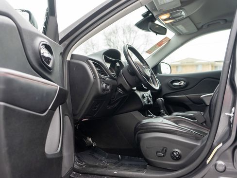 Used 2021 Jeep Cherokee Trailhawk w/ Trailer Tow Group image 13