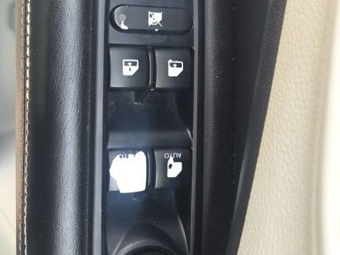 Used 2018 Jeep Compass Latitude FWD image 21