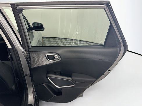 Used 2025 Kia Soul LX w/ LX Technology Package FWD image 27