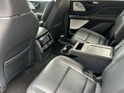 New 2025 Lincoln Aviator Reserve w/ Luxury Package image 11