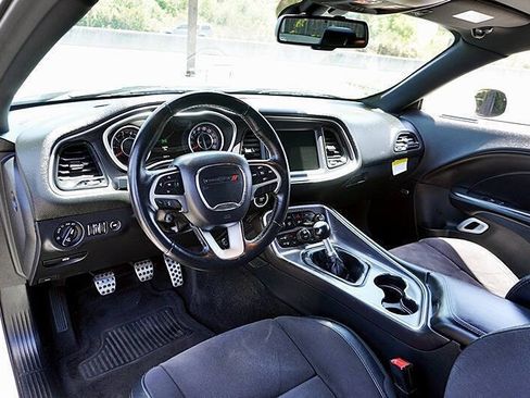 Used 2015 Dodge Challenger R/T Scat Pack w/ Scat Pack Appearance Package RWD image 21