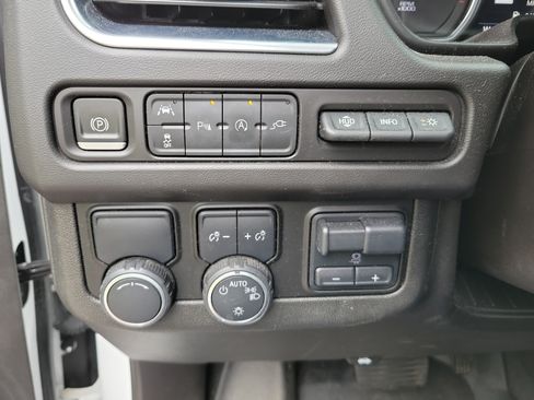 Used 2021 Chevrolet Suburban Premier w/ Premium Package RWD image 19