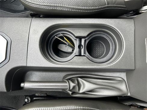 Used 2021 Nissan Frontier PRO-4X w/ Pro-4x Utility Package image 28