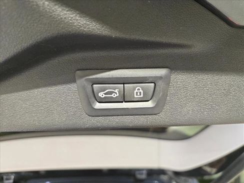 Used 2022 BMW X7 xDrive40i w/ Premium Package image 14