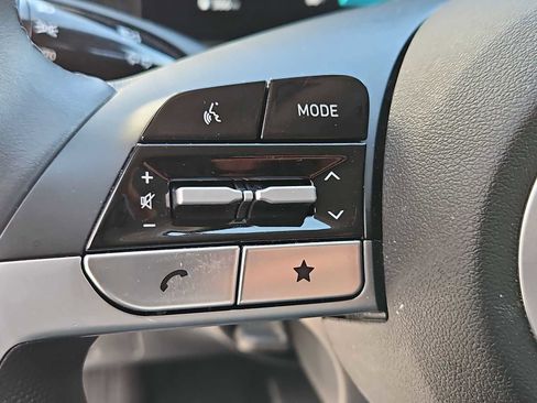 Certified 2025 Hyundai Elantra Limited FWD image 23