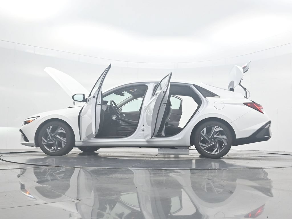 Used 2025 Hyundai Elantra Limited FWD image 43