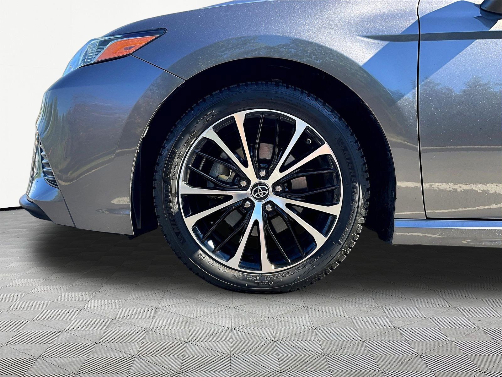Used 2019 Toyota Camry SE w/ Convenience Package FWD image 34