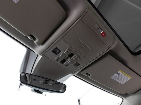 Used 2021 Volkswagen Atlas SEL Premium image 33