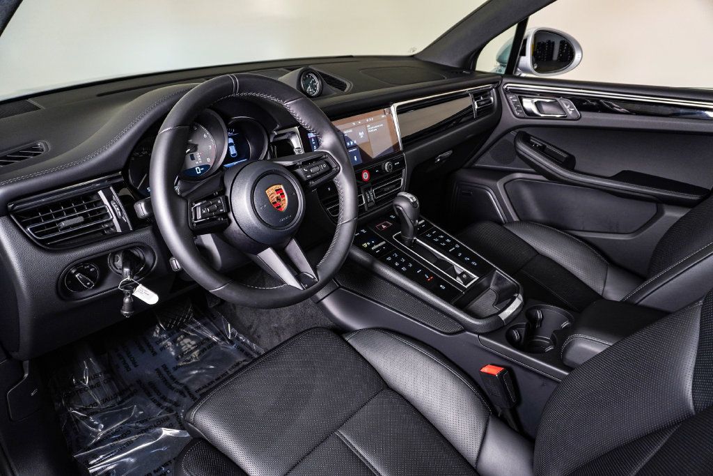 Certified 2026 Porsche Macan S AWD/4WD image 4