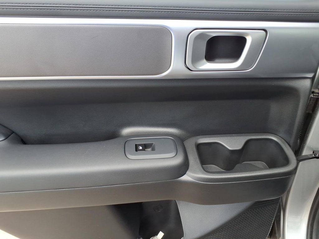 Used 2026 Hyundai Santa Fe SE FWD image 9