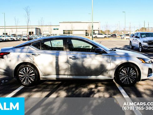 Used 2024 Nissan Altima 2.5 SV image 9