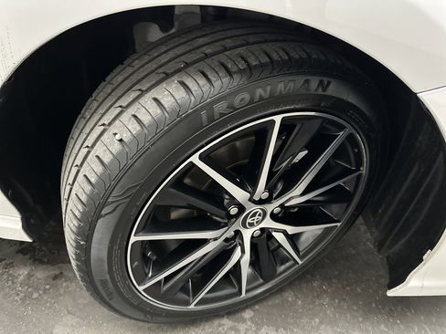 Used 2024 Toyota Camry SE image 10