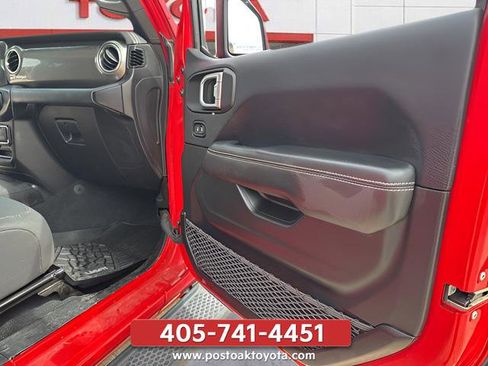 Used 2019 Jeep Wrangler Unlimited Sahara AWD/4WD image 18