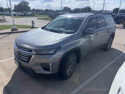 Used 2023 Chevrolet Traverse LT FWD image 1
