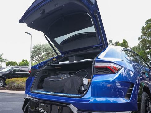 Used 2025 Lamborghini Urus SE AWD/4WD image 21