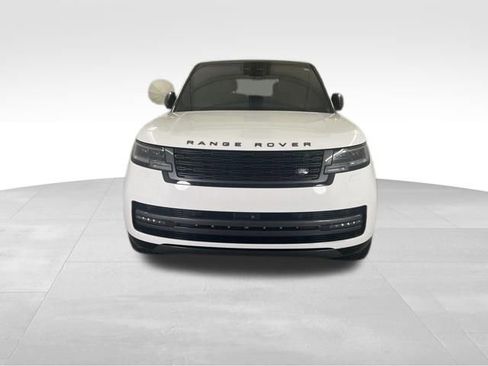 Used 2025 Land Rover Range Rover SE image 2