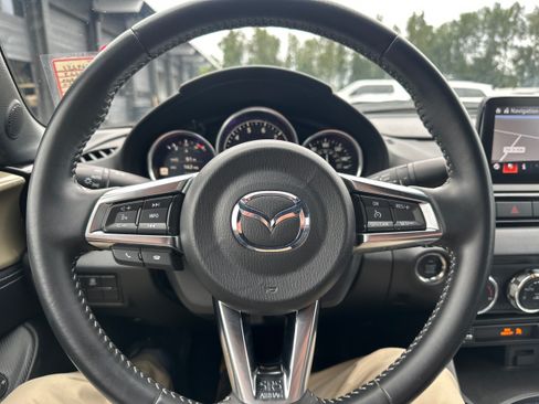 Used 2023 MAZDA MX-5 Miata Grand Touring RWD image 16