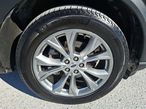 Certified 2022 Ford Explorer XLT w/ Equipment Group 202A image 8