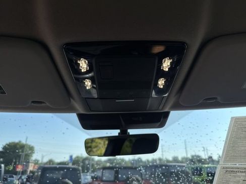 Used 2025 Mitsubishi Outlander SE FWD image 24