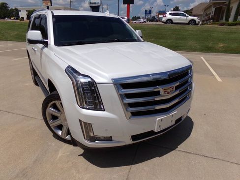 Used 2016 Cadillac Escalade Luxury AWD/4WD image 10