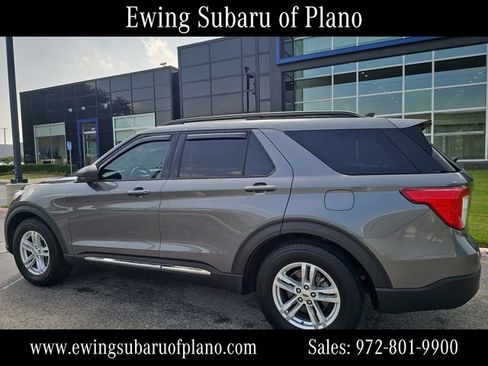 Used 2021 Ford Explorer XLT RWD image 3
