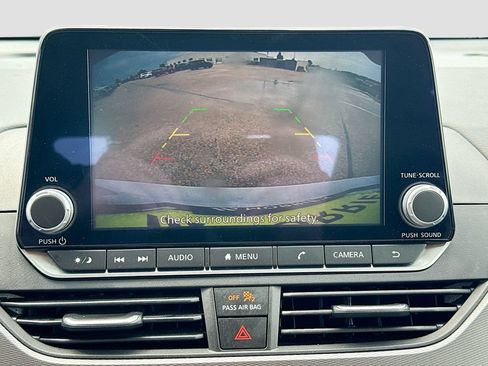 Used 2025 Nissan Altima 2.5 SR FWD image 15