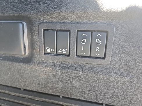 Used 2023 Chevrolet Suburban Z71 w/ Luxury Package image 14