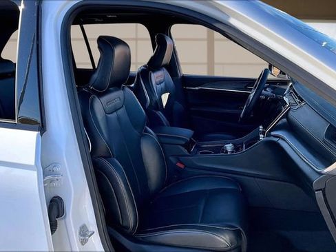 Used 2023 Jeep Grand Cherokee Overland w/ Advanced Protech Group III image 7