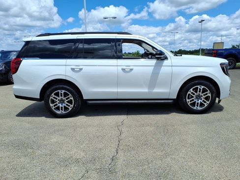 Certified 2025 Ford Expedition Active AWD/4WD image 6