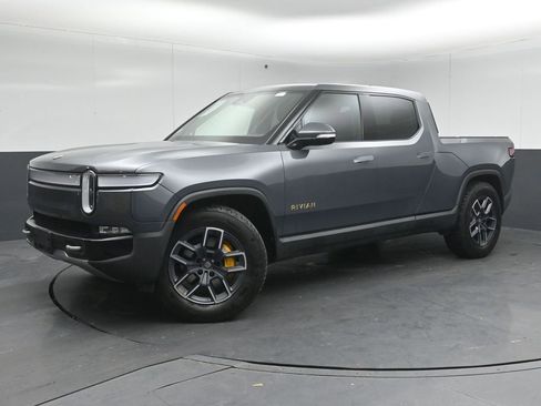 Used 2022 Rivian R1T Adventure image 7
