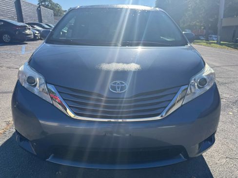Used 2016 Toyota Sienna LE image 2