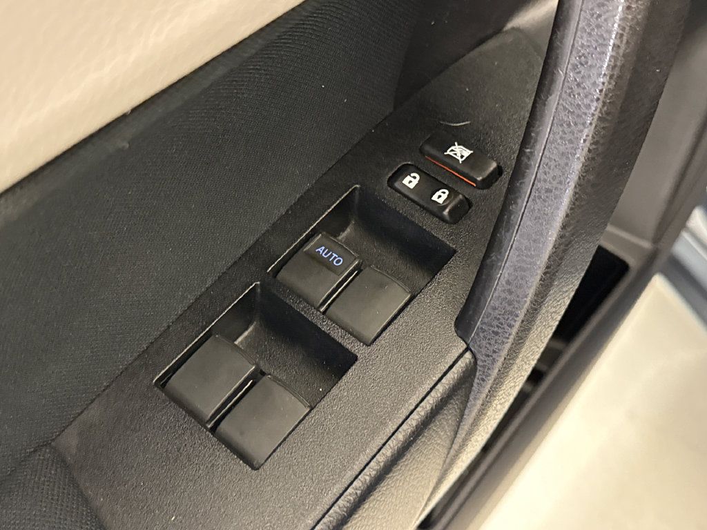 Used 2015 Toyota Corolla LE FWD image 19