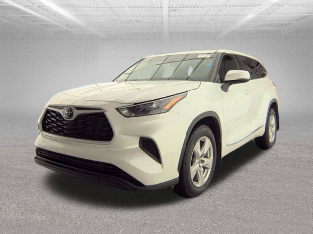 Used 2022 Toyota Highlander L FWD image 2
