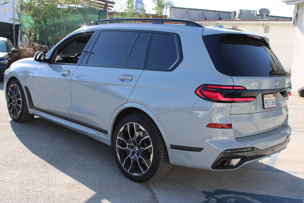 Used 2024 BMW X7 xDrive40i w/ M Sport Package AWD/4WD image 6
