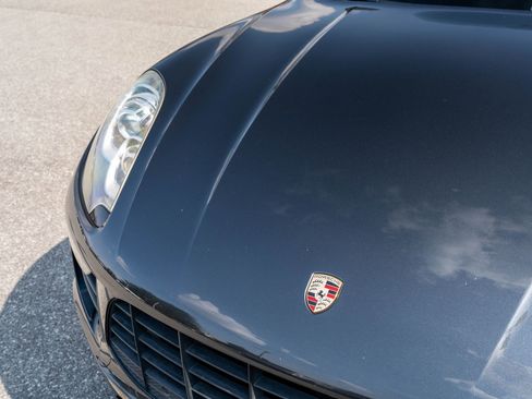 Used 2018 Porsche Macan image 18