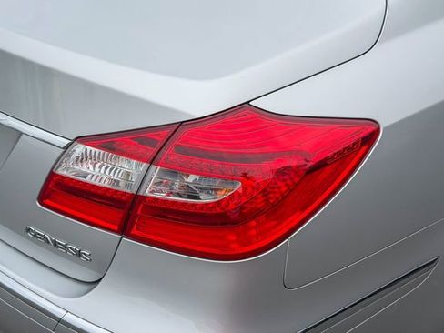 Used 2013 Hyundai Genesis 3.8 image 6
