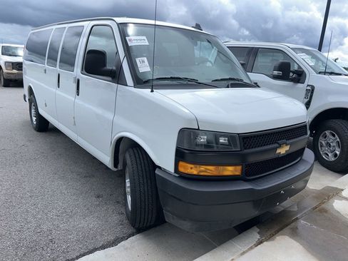 Used 2025 Chevrolet Express 3500 LS RWD image 2