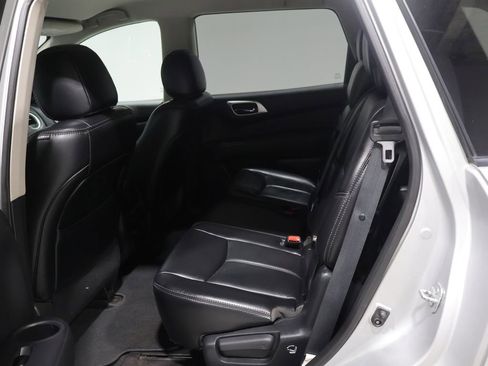 Used 2017 Nissan Pathfinder SL AWD/4WD image 18