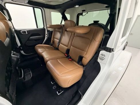 Used 2021 Jeep Wrangler Unlimited Rubicon AWD/4WD image 23