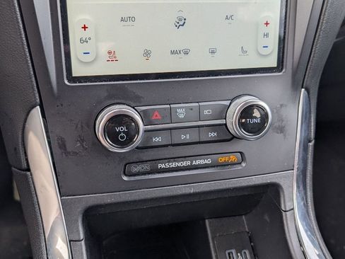 Used 2024 Ford Edge Titanium image 37