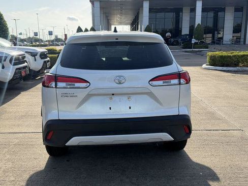 Certified 2025 Toyota Corolla Cross L FWD image 6